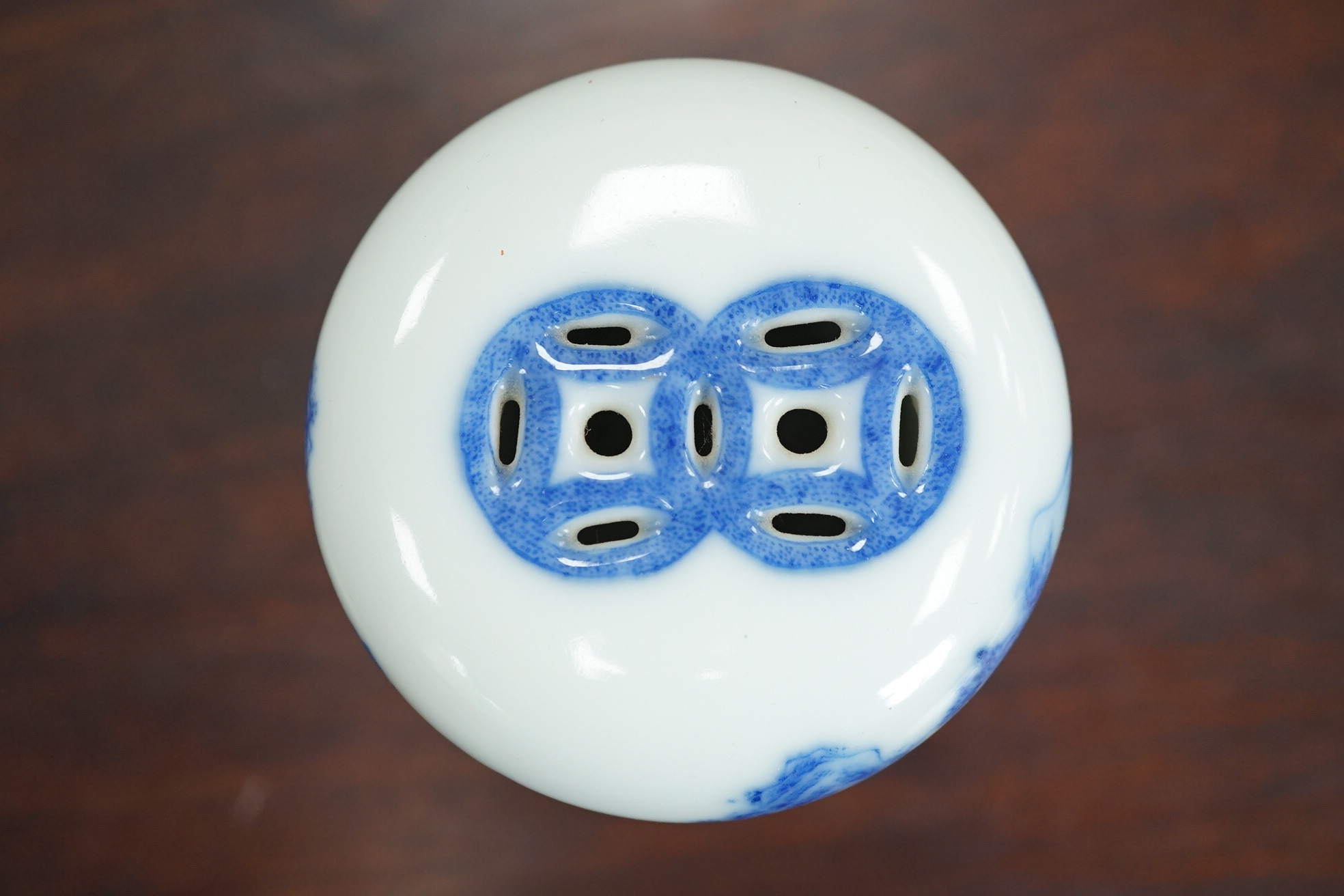 A Chinese blue and white container, Yongzheng seal mark, Republic period